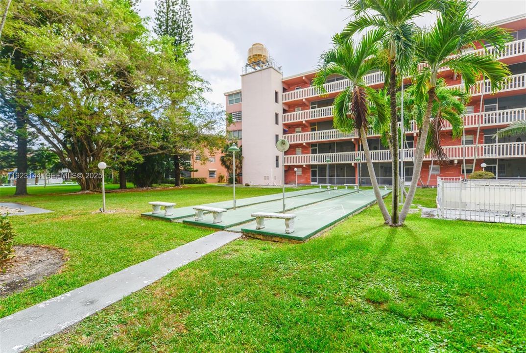 For Sale: $250,000 (2 beds, 2 baths, 1070 Square Feet)