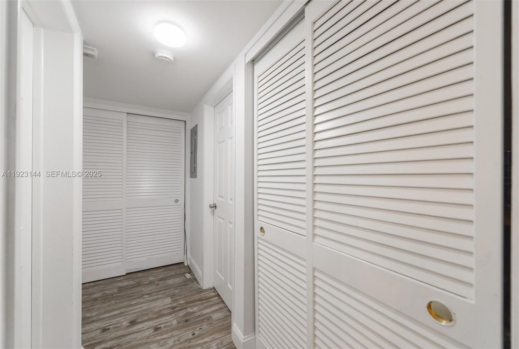 For Sale: $250,000 (2 beds, 2 baths, 1070 Square Feet)