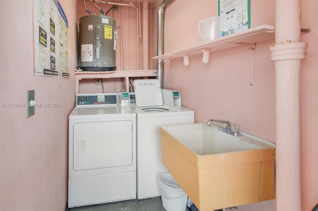 For Sale: $250,000 (2 beds, 2 baths, 1070 Square Feet)