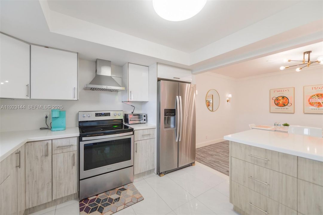 For Sale: $250,000 (2 beds, 2 baths, 1070 Square Feet)