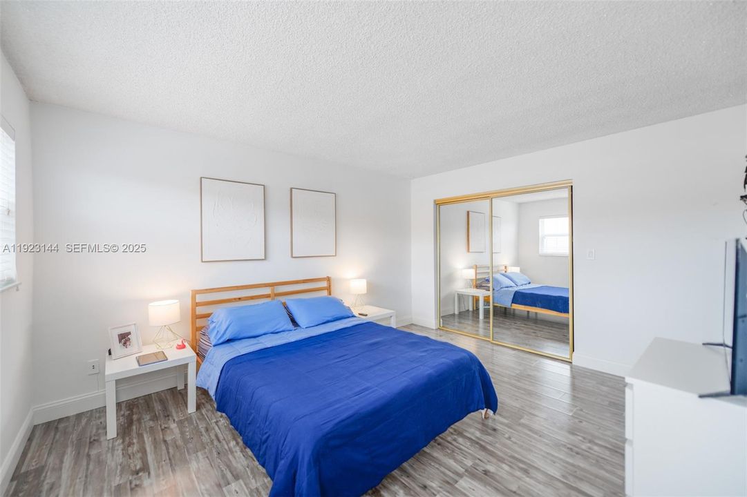 For Sale: $250,000 (2 beds, 2 baths, 1070 Square Feet)