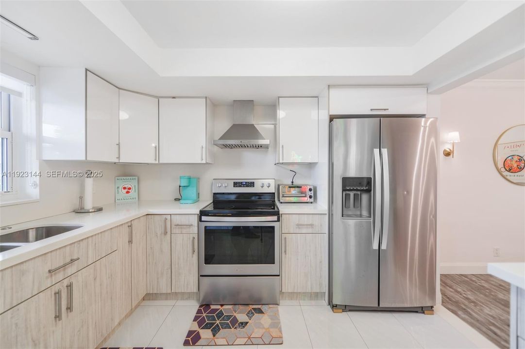 For Sale: $250,000 (2 beds, 2 baths, 1070 Square Feet)