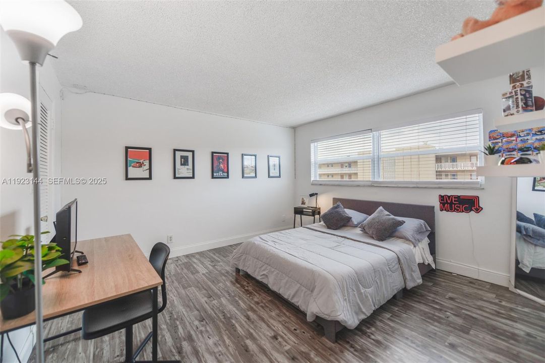 For Sale: $250,000 (2 beds, 2 baths, 1070 Square Feet)