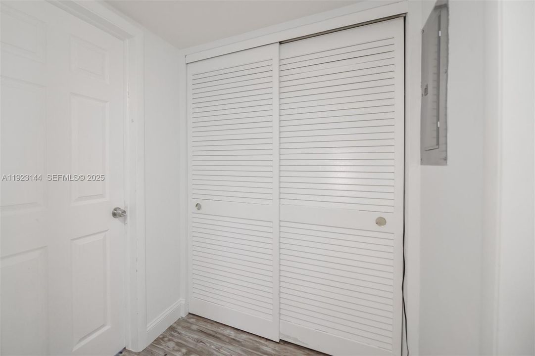 For Sale: $250,000 (2 beds, 2 baths, 1070 Square Feet)