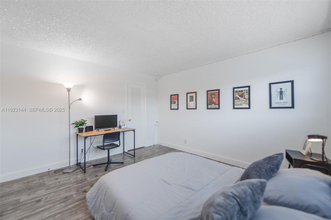 For Sale: $250,000 (2 beds, 2 baths, 1070 Square Feet)