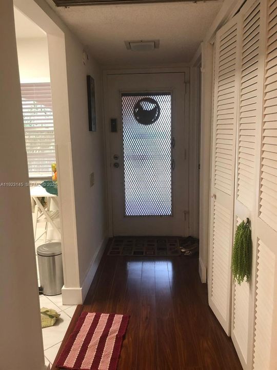 出租: $1,800 (1 贝兹, 1 浴室, 819 平方英尺)