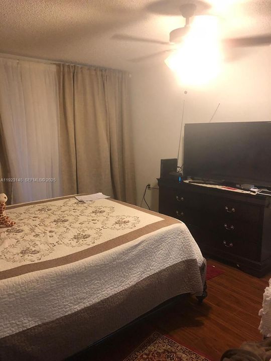 出租: $1,800 (1 贝兹, 1 浴室, 819 平方英尺)