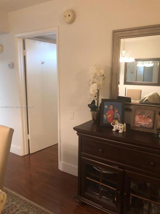 出租: $1,800 (1 贝兹, 1 浴室, 819 平方英尺)