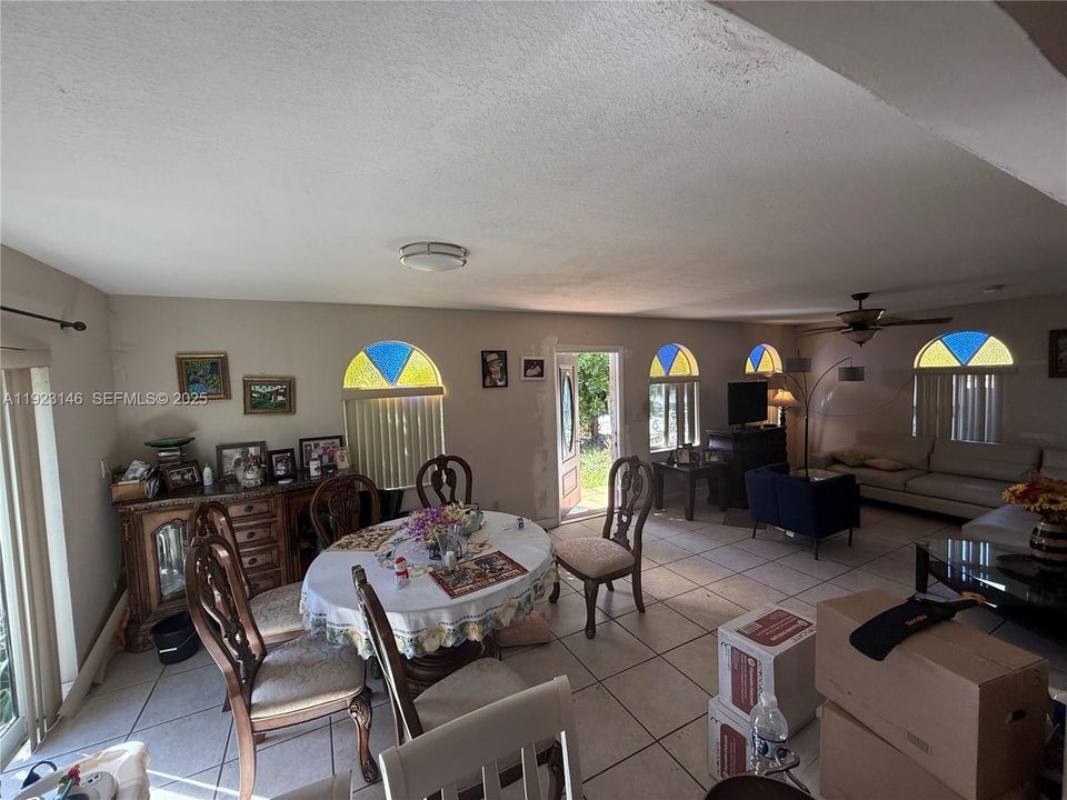 For Sale: $525,000 (3 beds, 2 baths, 1421 Square Feet)