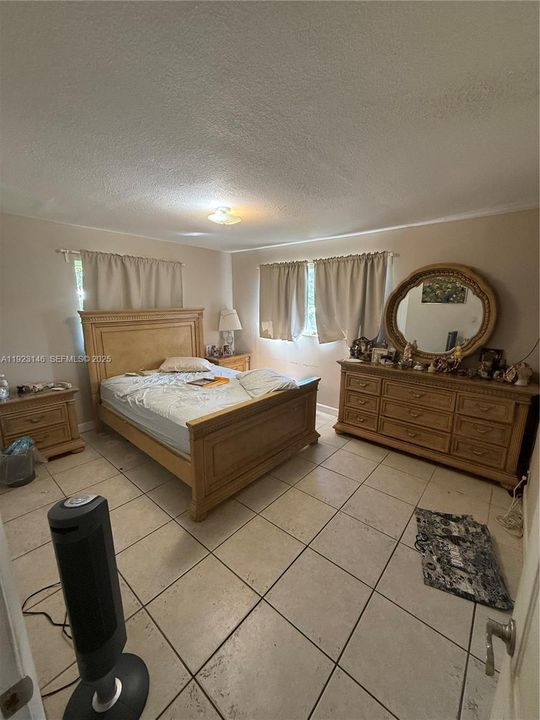 For Sale: $525,000 (3 beds, 2 baths, 1421 Square Feet)