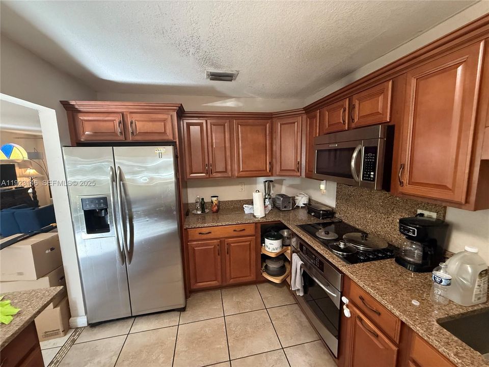 For Sale: $525,000 (3 beds, 2 baths, 1421 Square Feet)