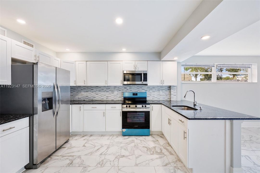 待售: $715,000 (0 贝兹, 0 浴室, 1928 平方英尺)