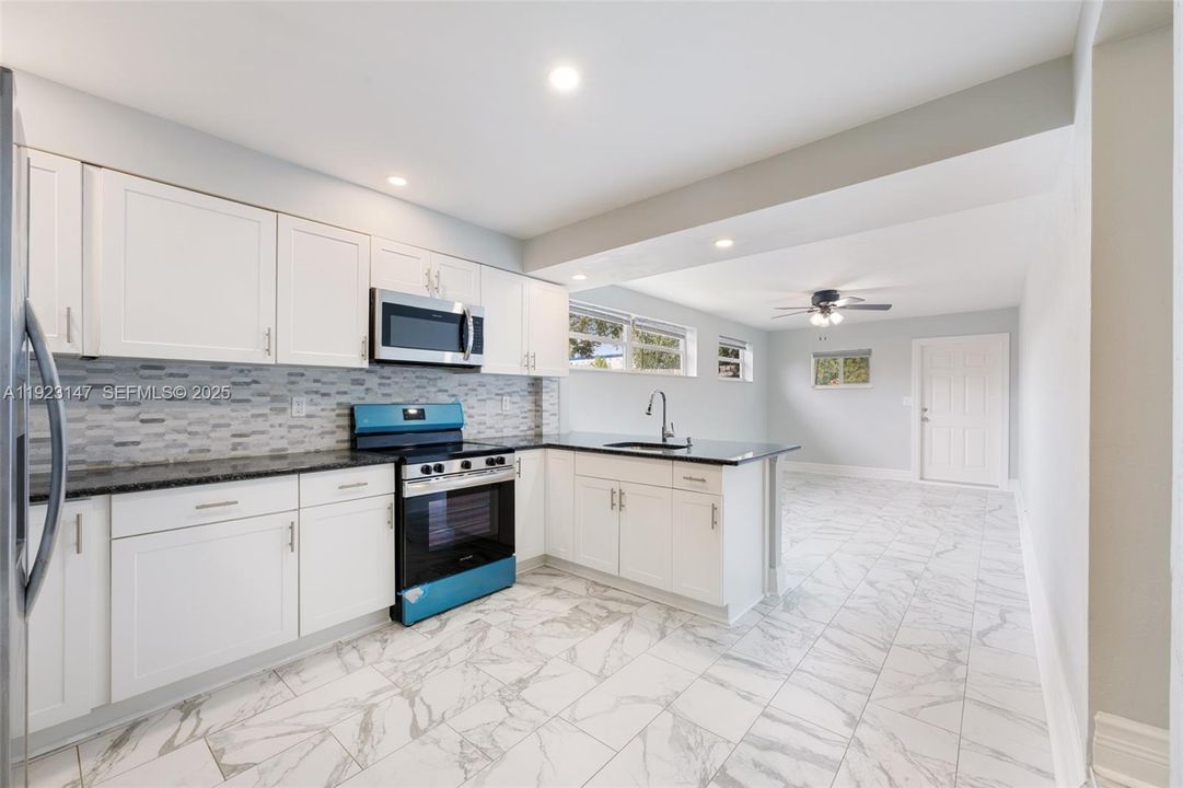 待售: $715,000 (0 贝兹, 0 浴室, 1928 平方英尺)