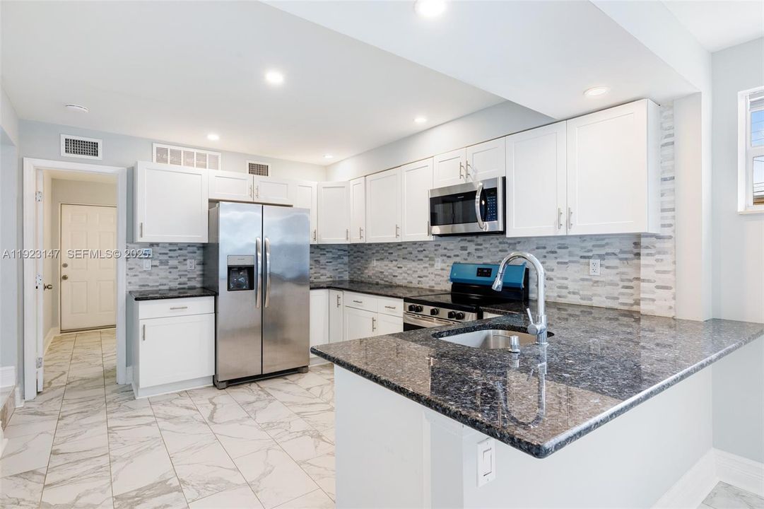 待售: $715,000 (0 贝兹, 0 浴室, 1928 平方英尺)