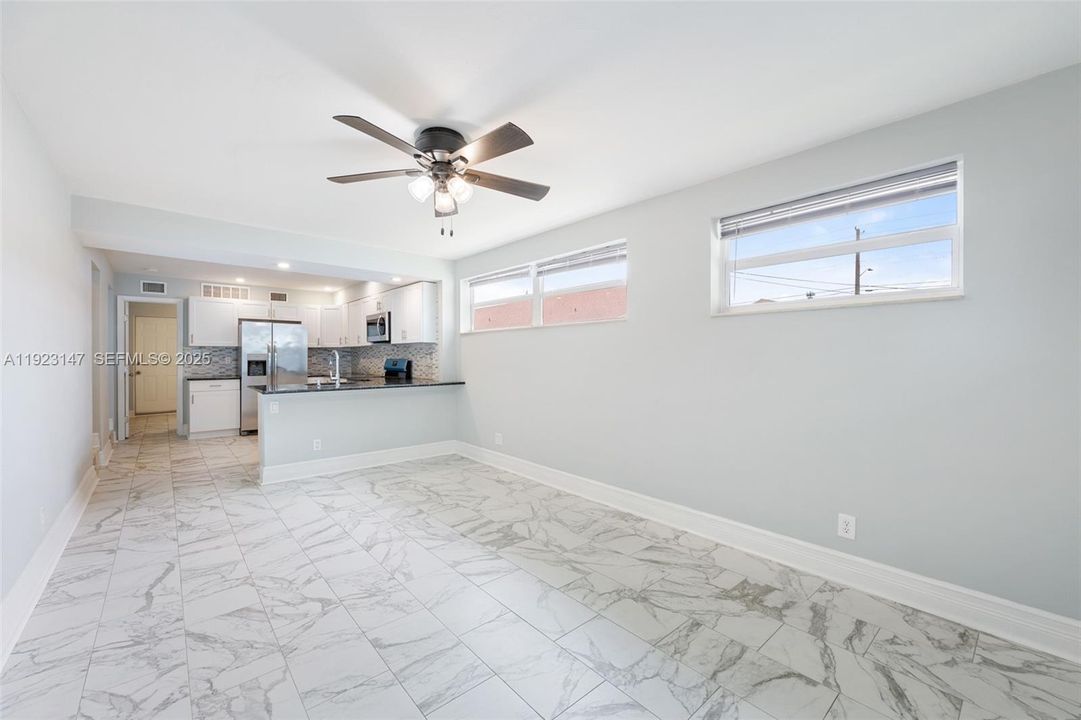 待售: $715,000 (0 贝兹, 0 浴室, 1928 平方英尺)