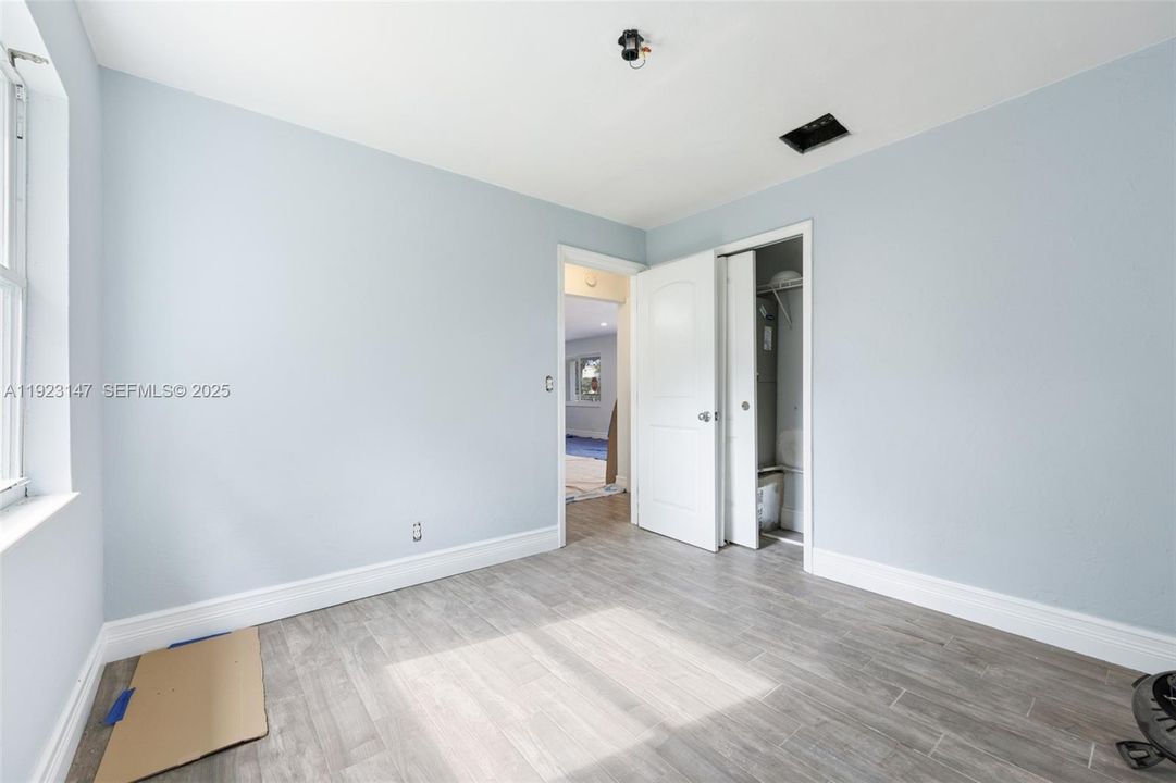 待售: $715,000 (0 贝兹, 0 浴室, 1928 平方英尺)