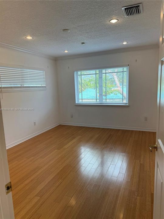 待售: $3,800,000 (0.47 acres)