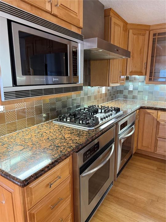 待售: $3,800,000 (0.47 acres)