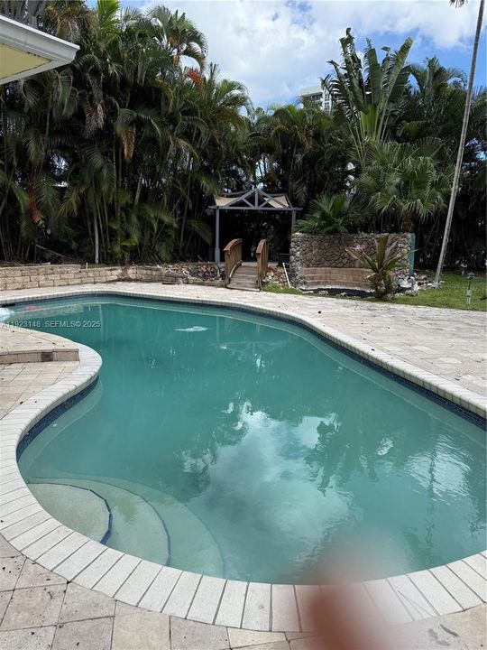 待售: $3,800,000 (0.47 acres)