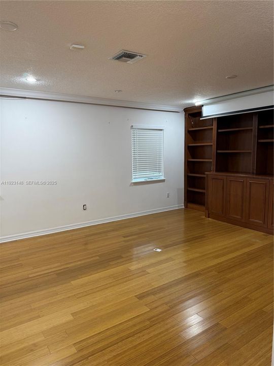 待售: $3,800,000 (0.47 acres)