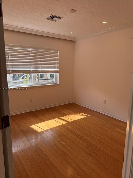 待售: $3,800,000 (0.47 acres)