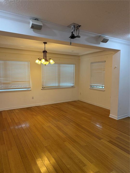 待售: $3,800,000 (0.47 acres)