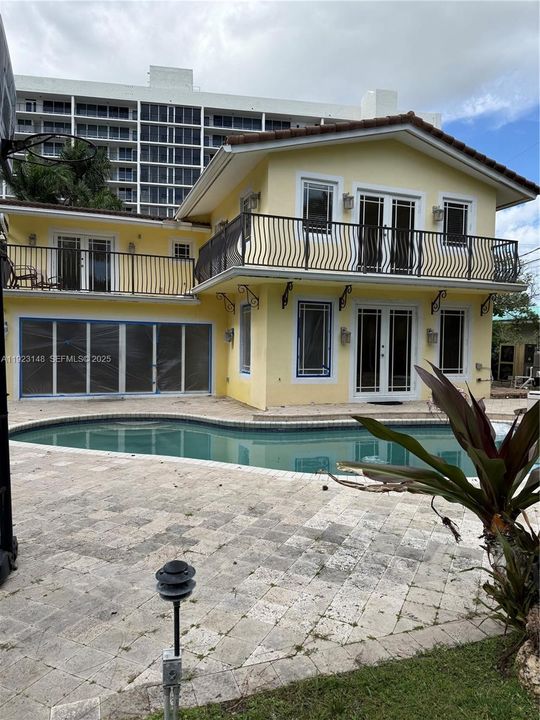 待售: $3,800,000 (0.47 acres)