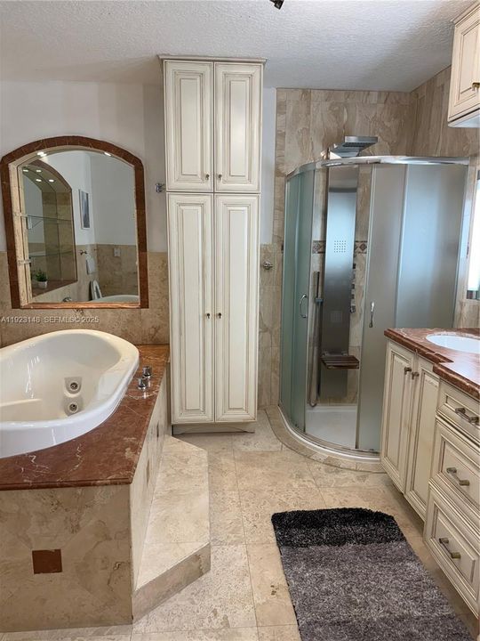 待售: $3,800,000 (0.47 acres)