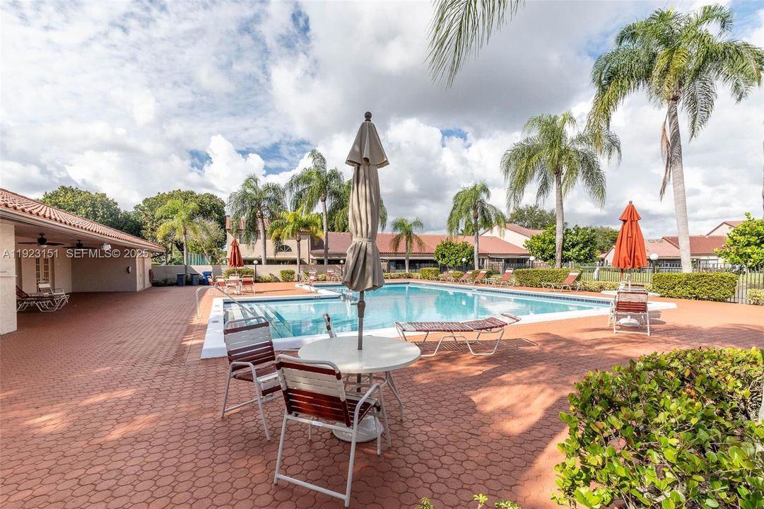 For Sale: $385,000 (3 beds, 2 baths, 1402 Square Feet)