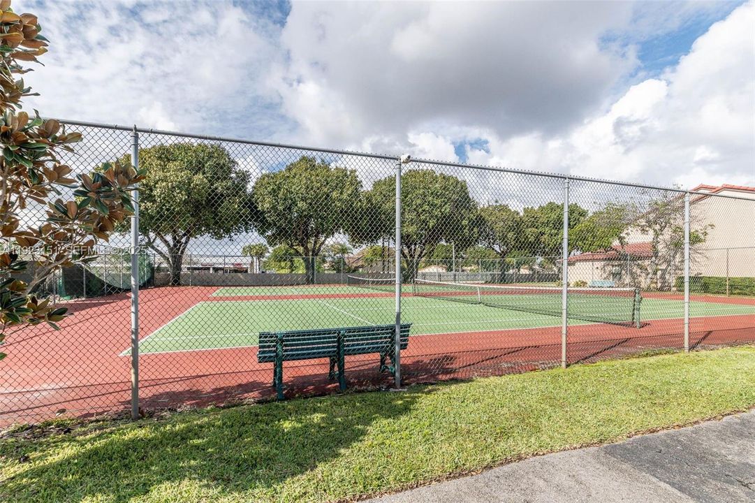 For Sale: $385,000 (3 beds, 2 baths, 1402 Square Feet)