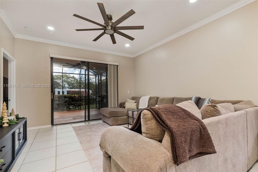 For Sale: $385,000 (3 beds, 2 baths, 1402 Square Feet)