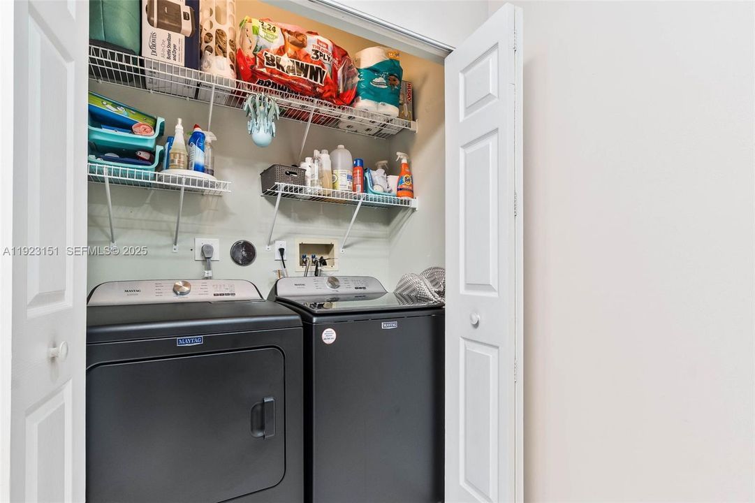 For Sale: $385,000 (3 beds, 2 baths, 1402 Square Feet)