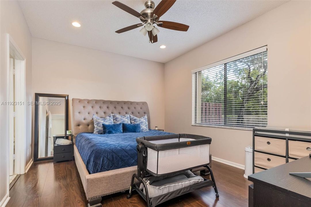 For Sale: $385,000 (3 beds, 2 baths, 1402 Square Feet)