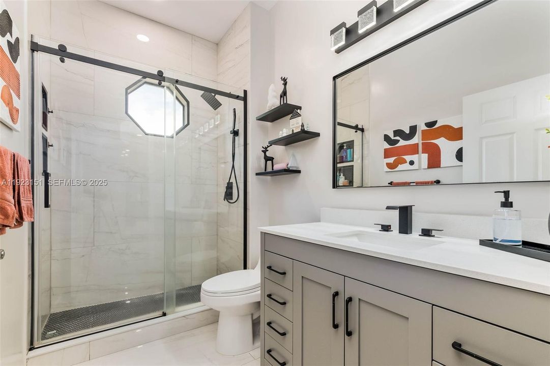 For Sale: $385,000 (3 beds, 2 baths, 1402 Square Feet)