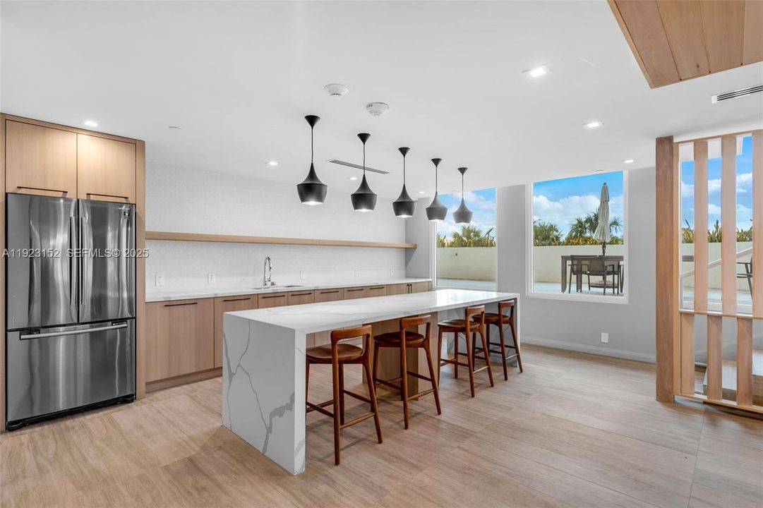 En Venta: $690,000 (2 camas, 2 baños, 1020 Pies cuadrados)