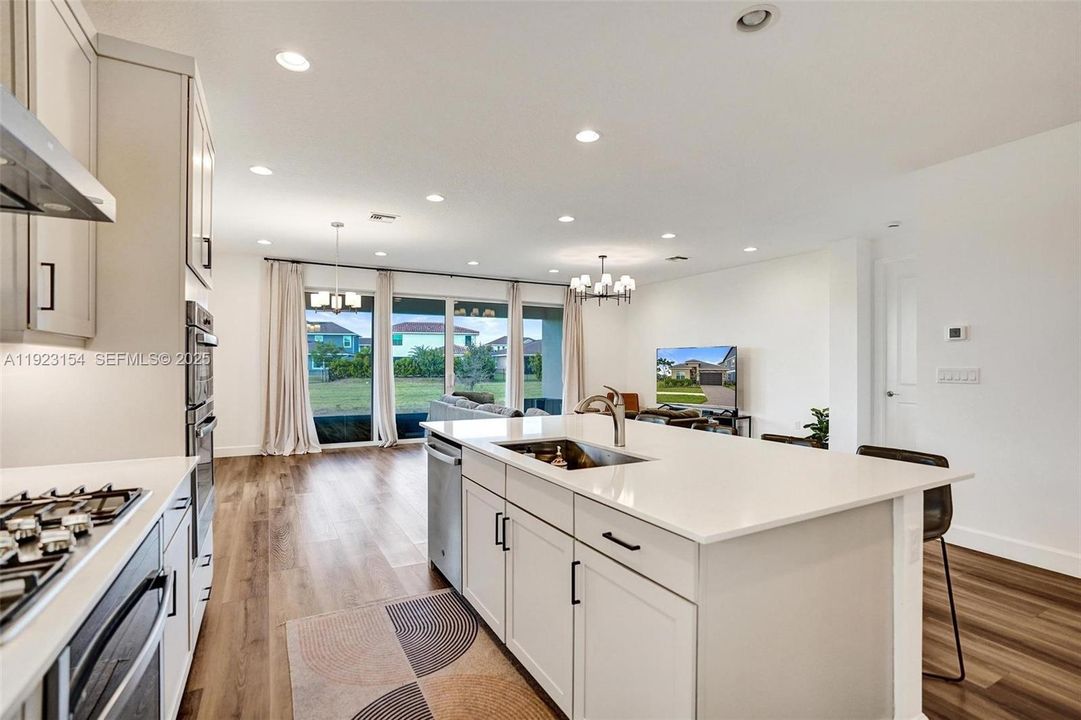 For Sale: $715,000 (3 beds, 3 baths, 2262 Square Feet)