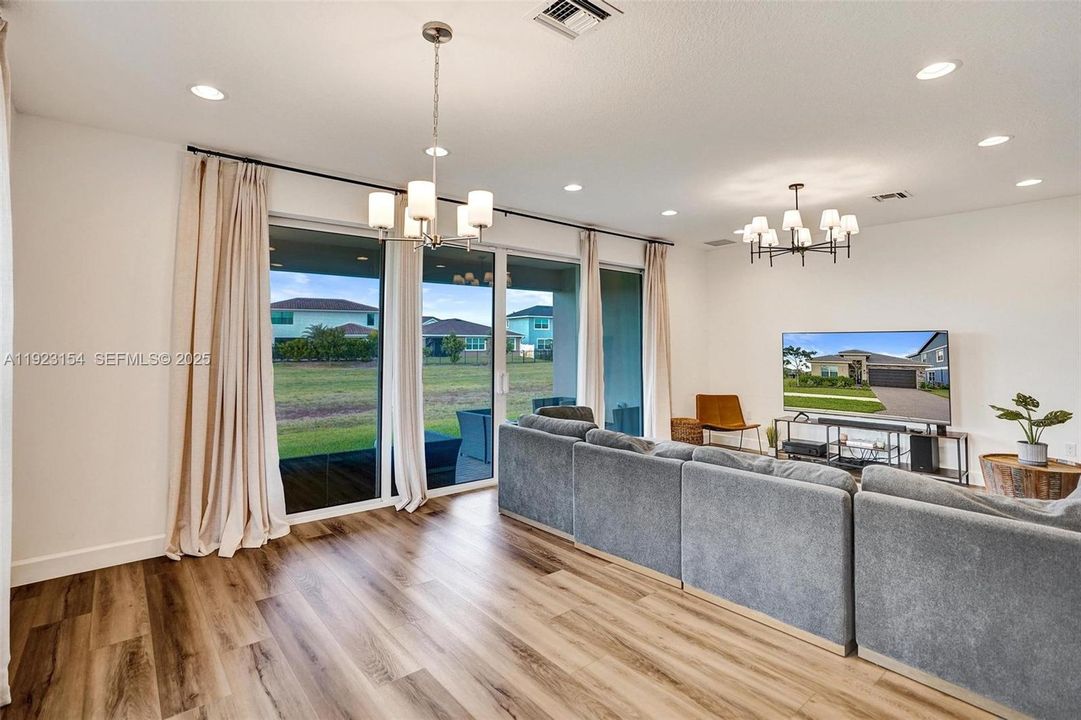 For Sale: $715,000 (3 beds, 3 baths, 2262 Square Feet)