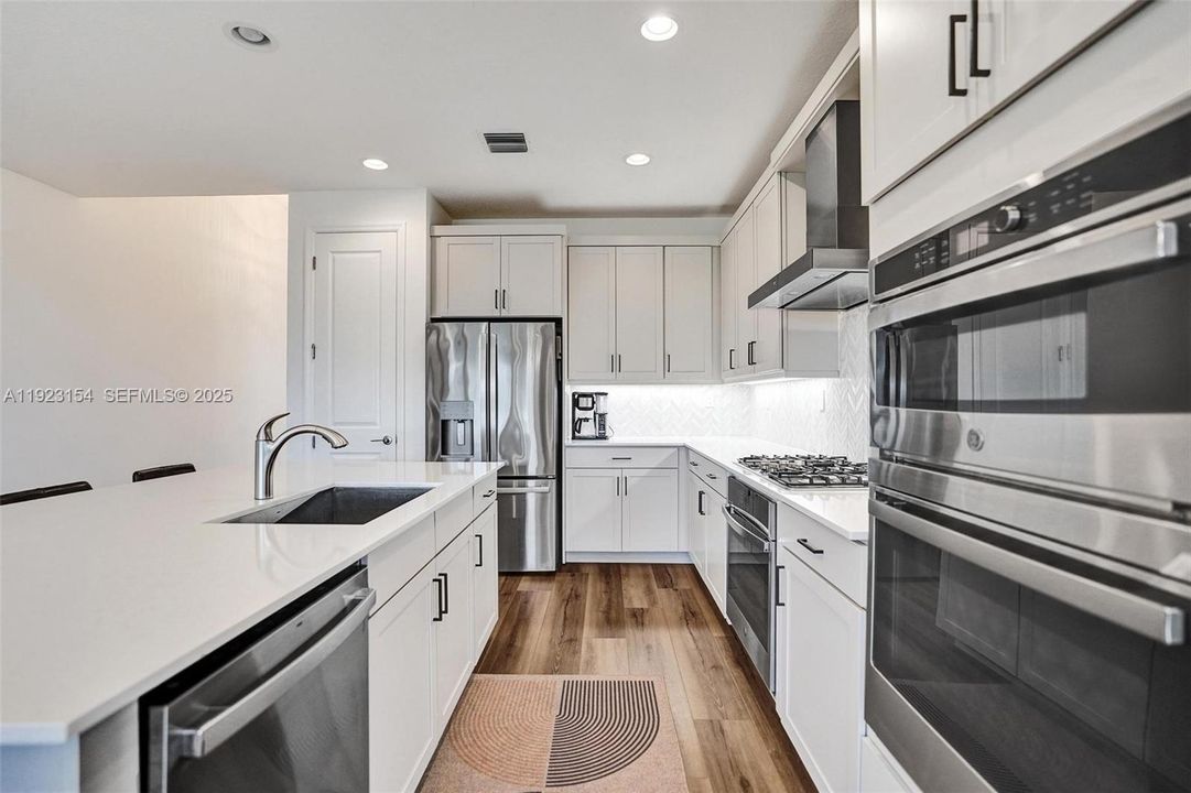 For Sale: $715,000 (3 beds, 3 baths, 2262 Square Feet)