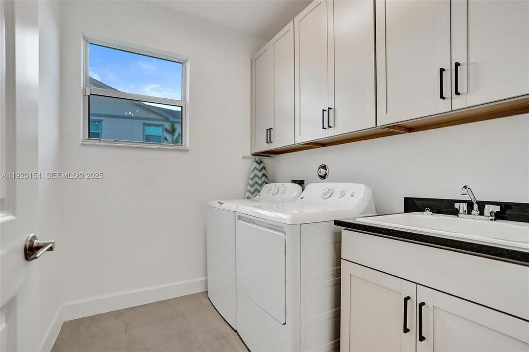 For Sale: $715,000 (3 beds, 3 baths, 2262 Square Feet)