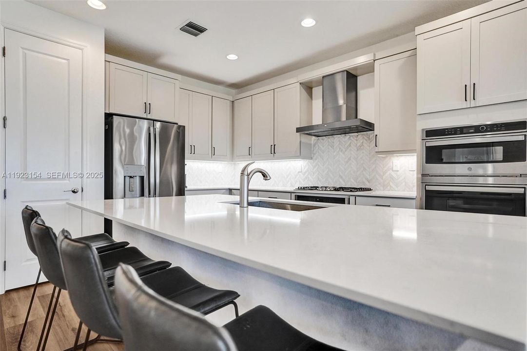 For Sale: $715,000 (3 beds, 3 baths, 2262 Square Feet)