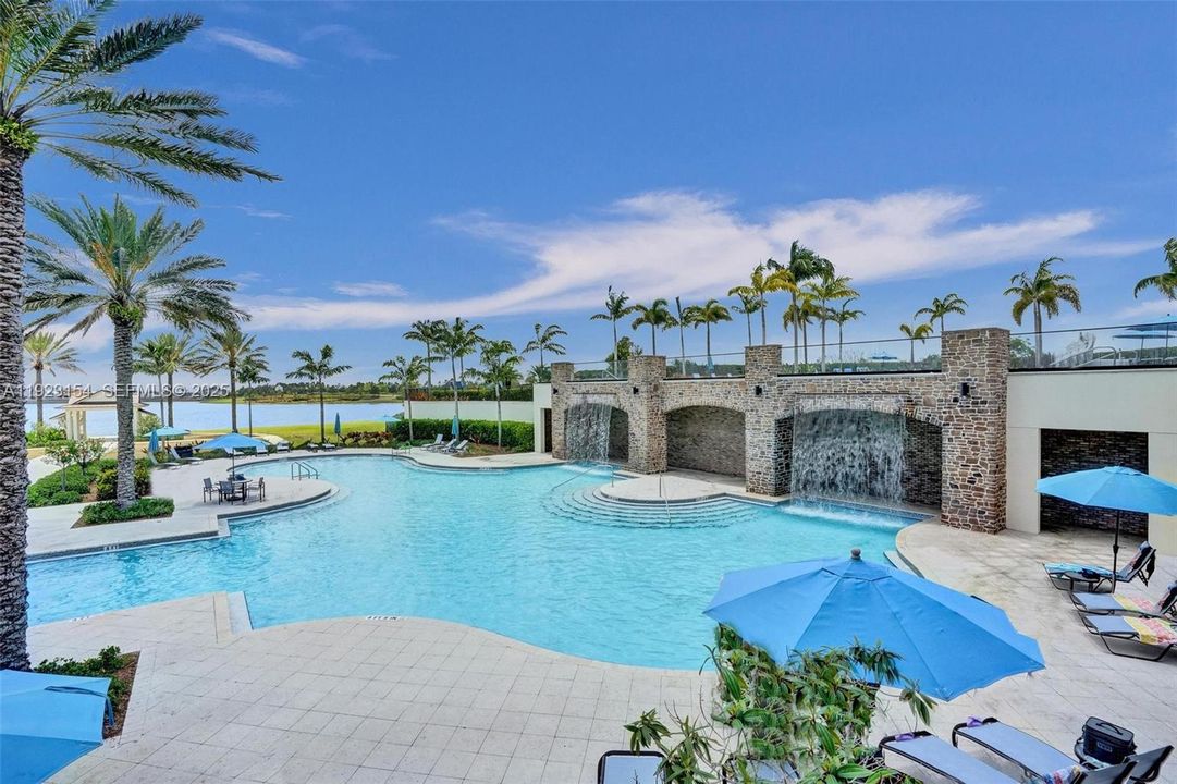 For Sale: $715,000 (3 beds, 3 baths, 2262 Square Feet)