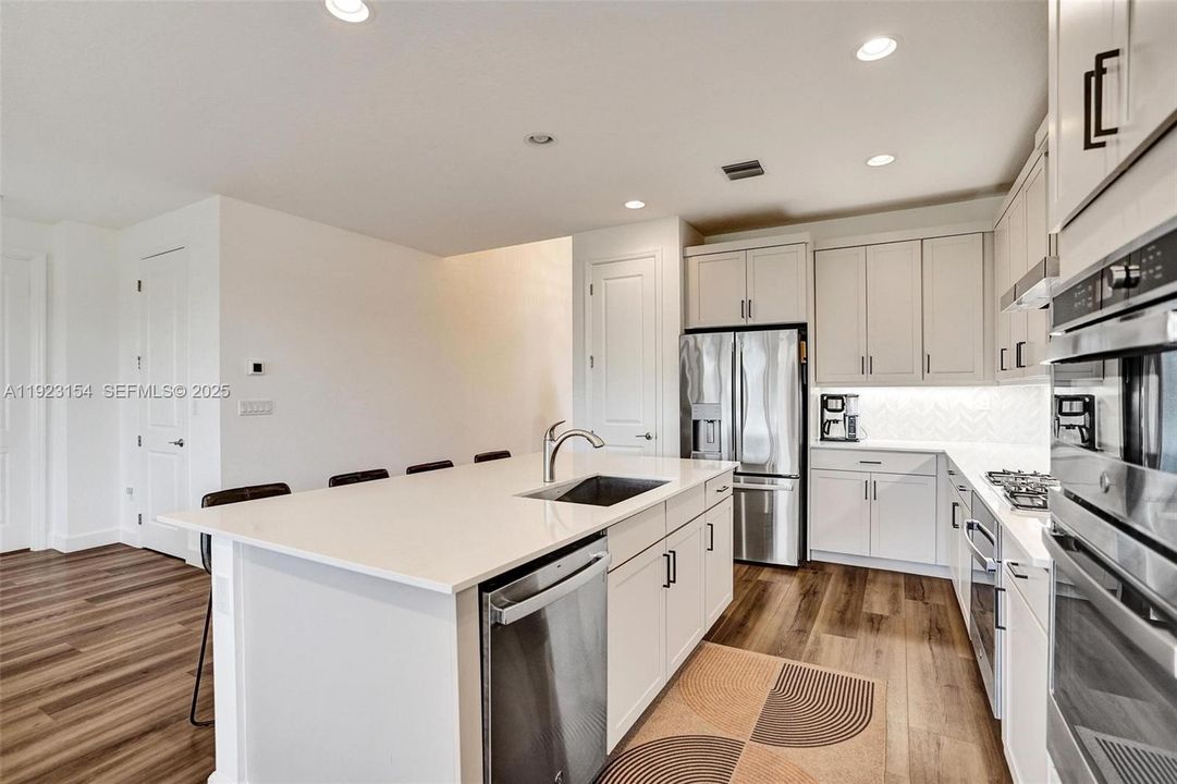 For Sale: $715,000 (3 beds, 3 baths, 2262 Square Feet)