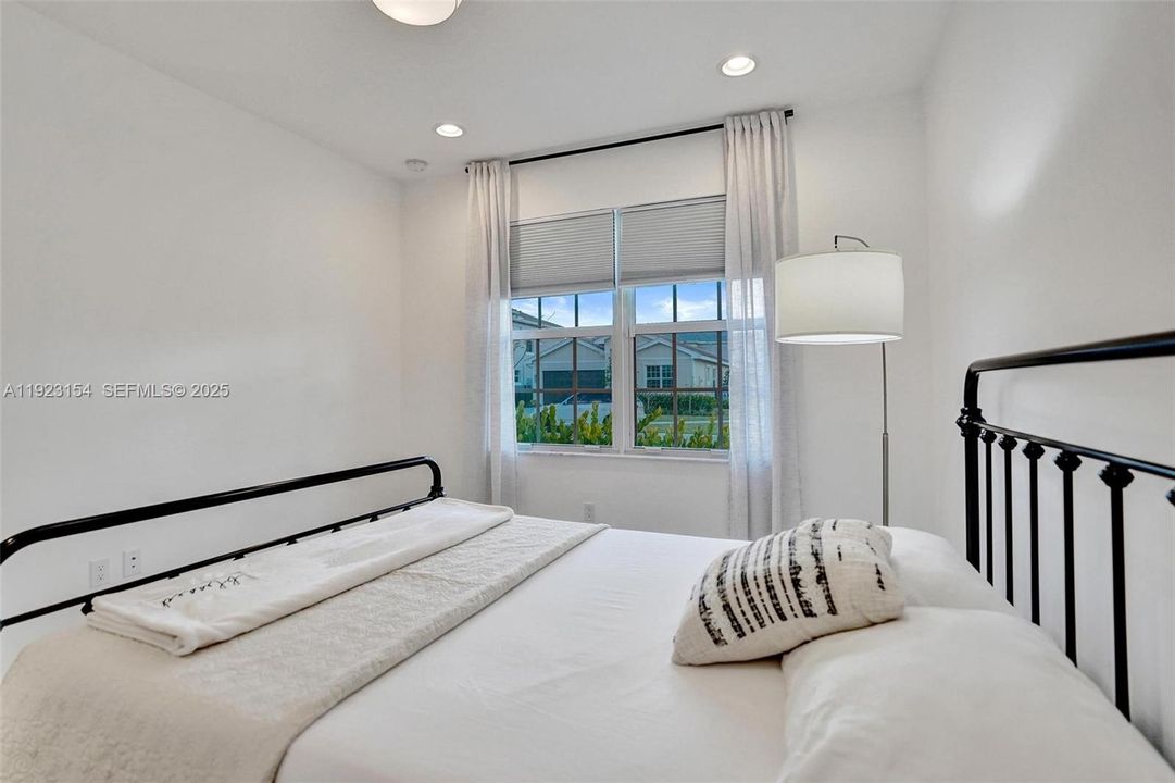 For Sale: $715,000 (3 beds, 3 baths, 2262 Square Feet)