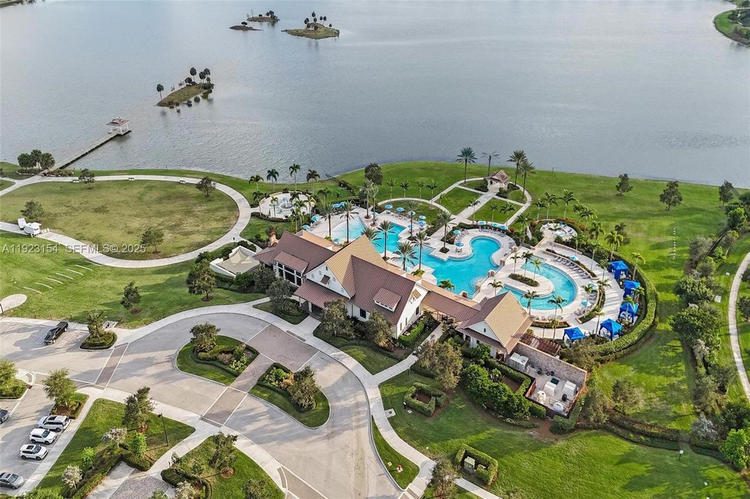 For Sale: $715,000 (3 beds, 3 baths, 2262 Square Feet)