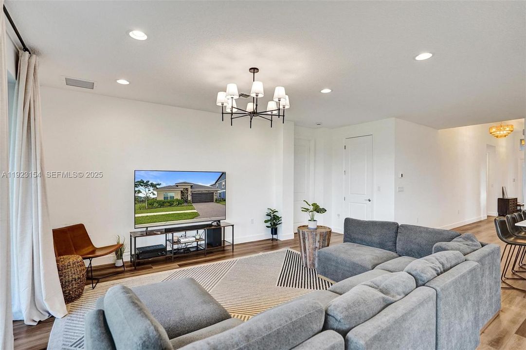 For Sale: $715,000 (3 beds, 3 baths, 2262 Square Feet)