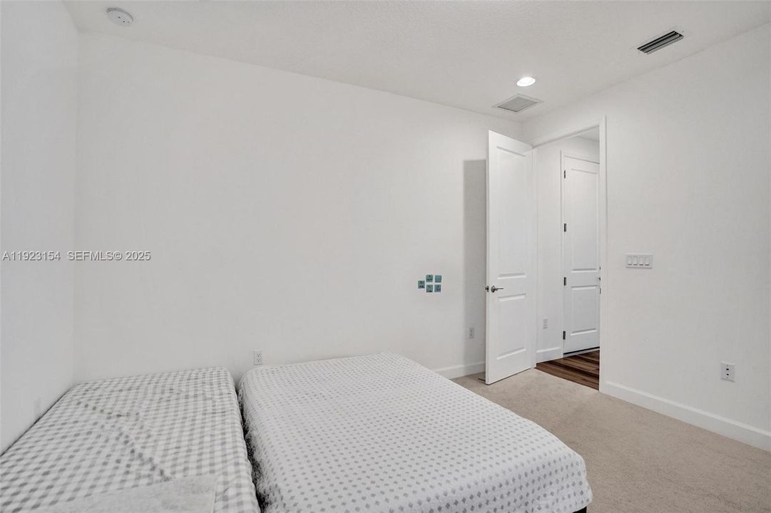 For Sale: $715,000 (3 beds, 3 baths, 2262 Square Feet)