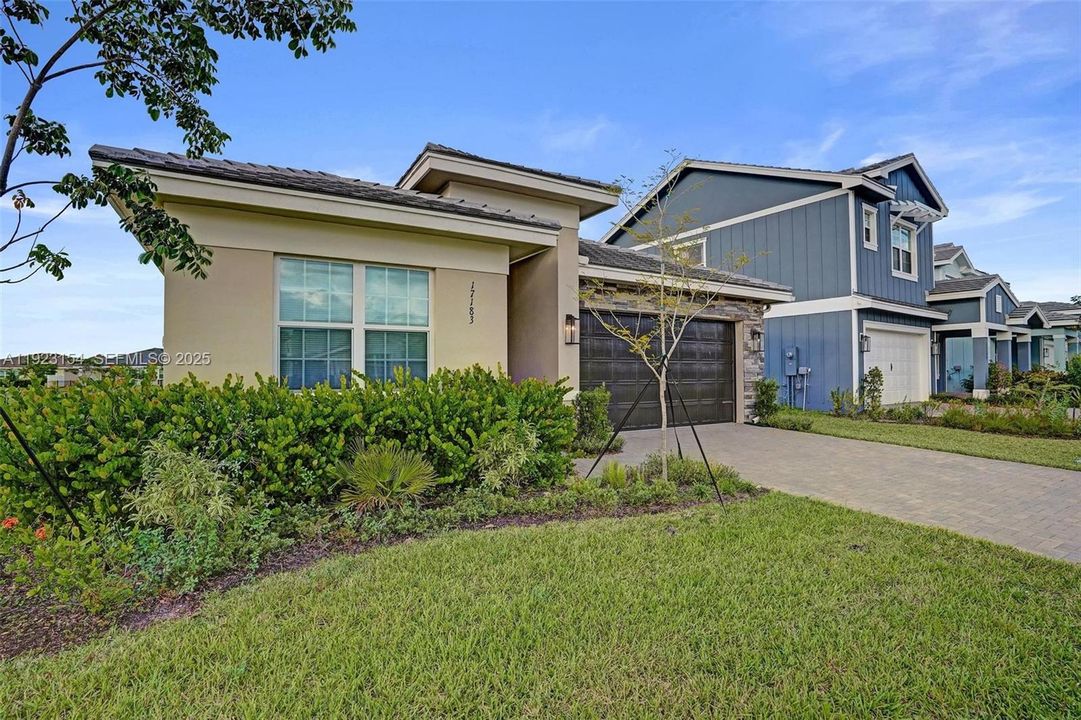 For Sale: $715,000 (3 beds, 3 baths, 2262 Square Feet)