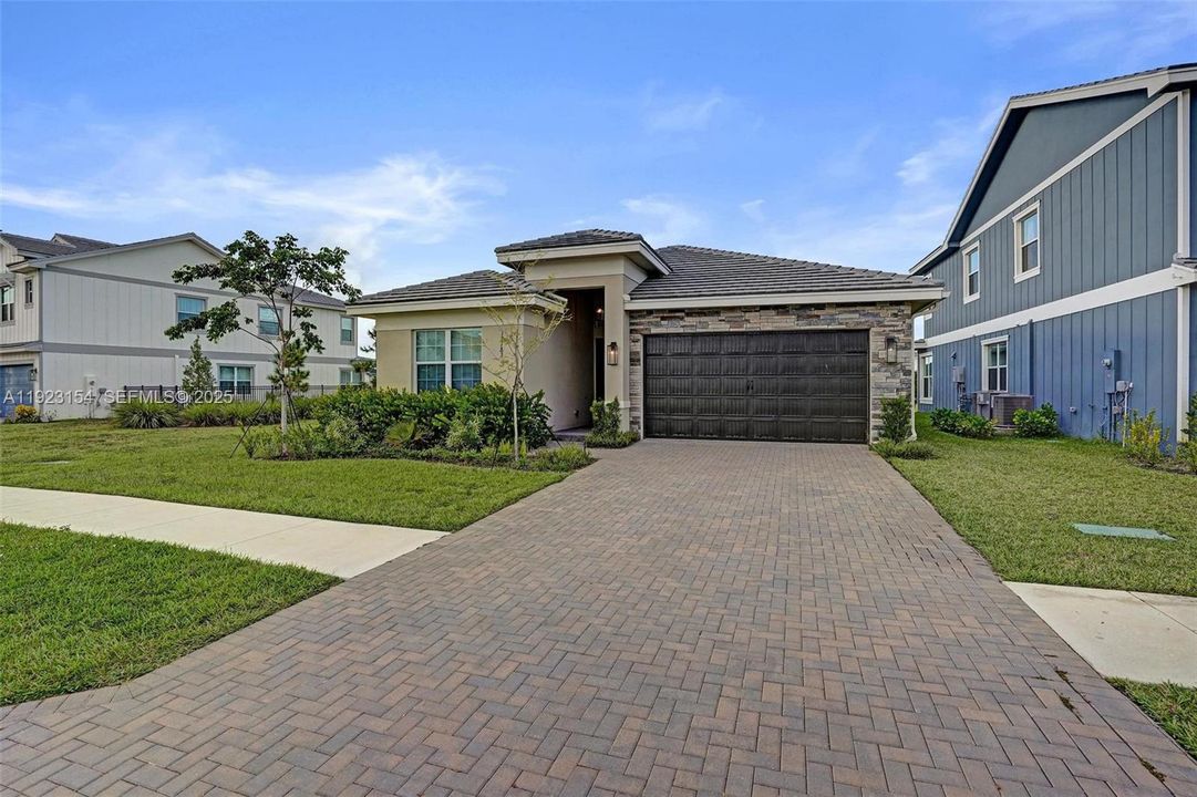 For Sale: $715,000 (3 beds, 3 baths, 2262 Square Feet)