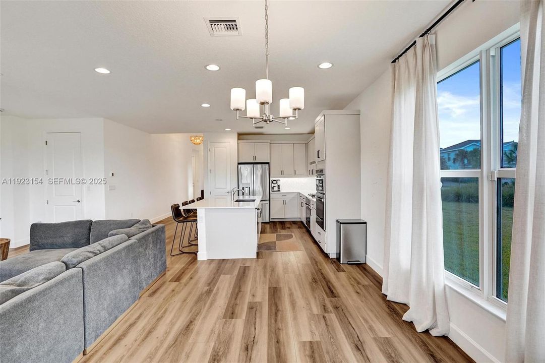 For Sale: $715,000 (3 beds, 3 baths, 2262 Square Feet)