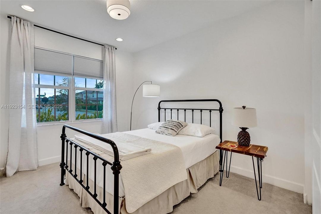 For Sale: $715,000 (3 beds, 3 baths, 2262 Square Feet)